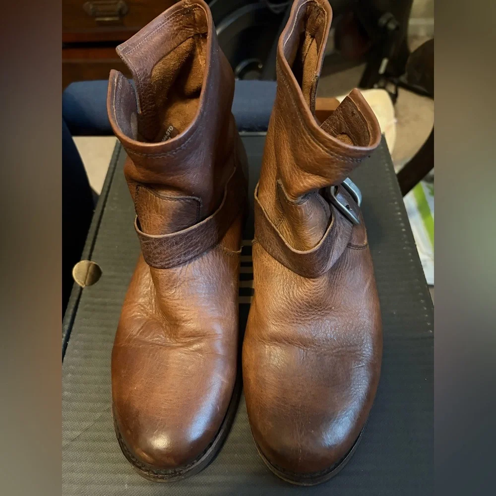 Frye Veronica Bootie - Stone - Size 9B - Brown Leather Ankle Boots with Buckles - Picture 2 of 6